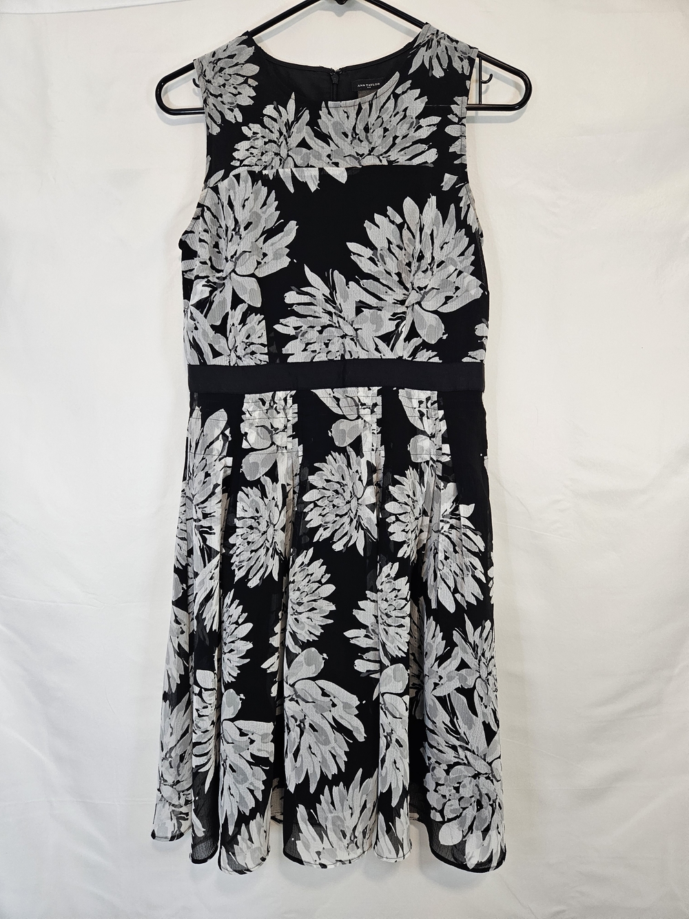 Ann Taylor Black and White Floral Sleeveless Midi Dress Business Casual Office